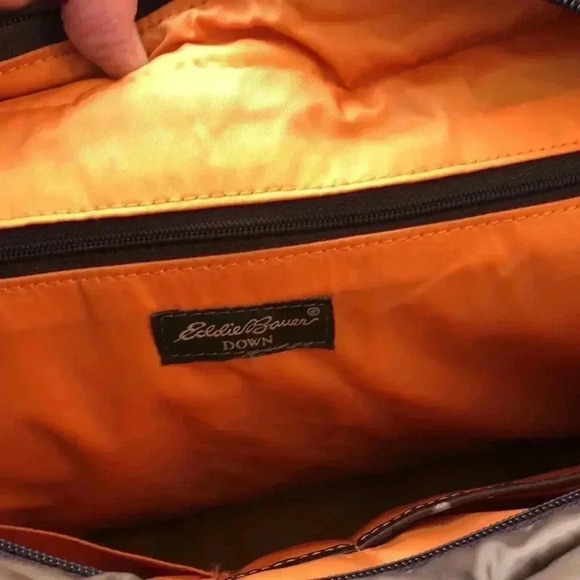 Eddie Bauer tote with quilted design. - Picture 11 of 11
